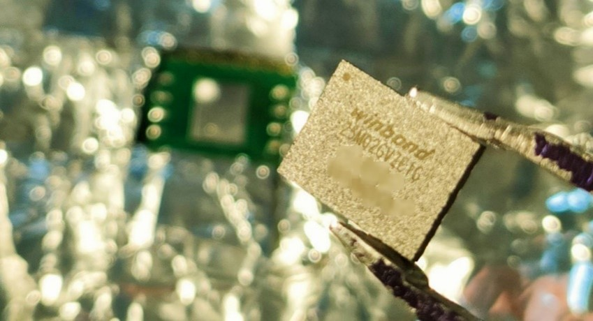 Unsoldering NAND flash memory from the SOM